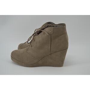 Merona Womens Size 8.5 Taupe Tan Boot Faux Suede Wedge Lace